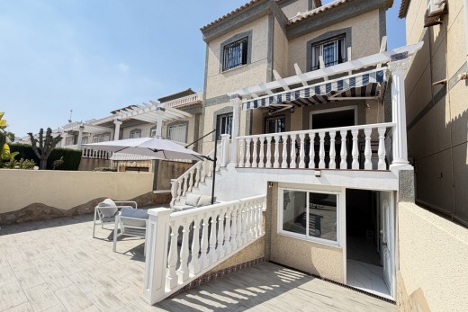 Resale - Villa - Villamartin