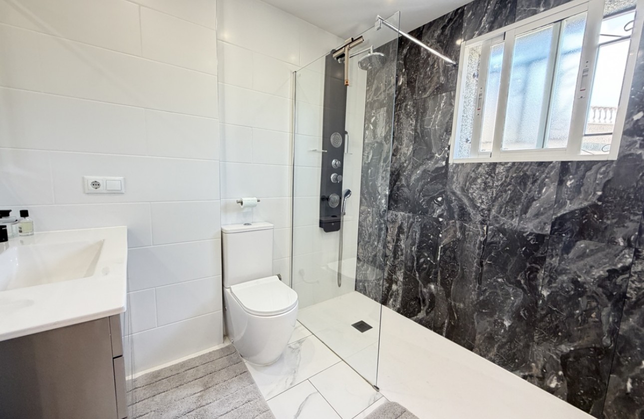Resale - Villa - Villamartin