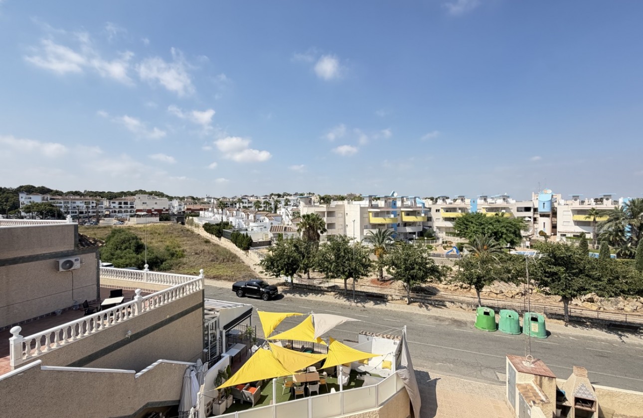 Resale - Villa - Villamartin