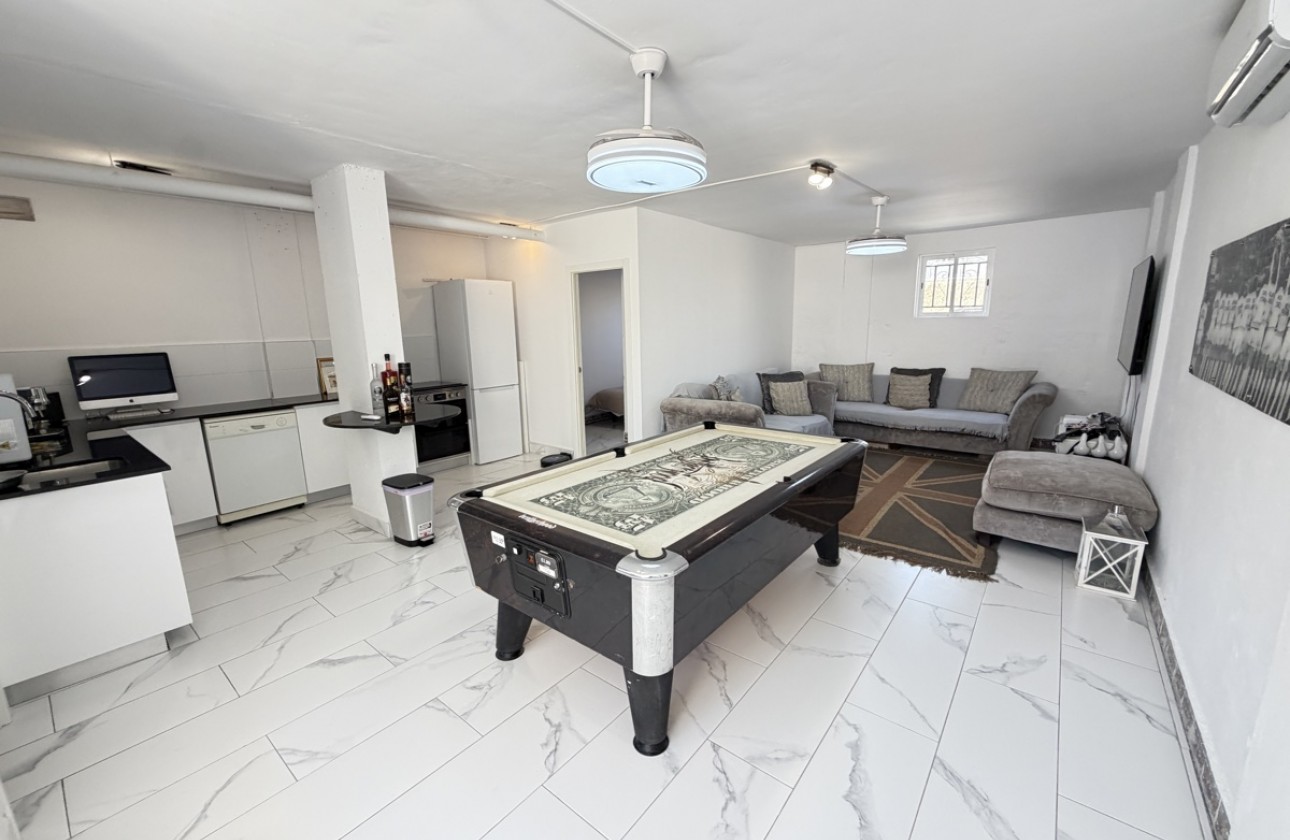 Resale - Villa - Villamartin
