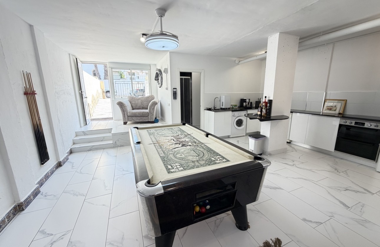 Resale - Villa - Villamartin
