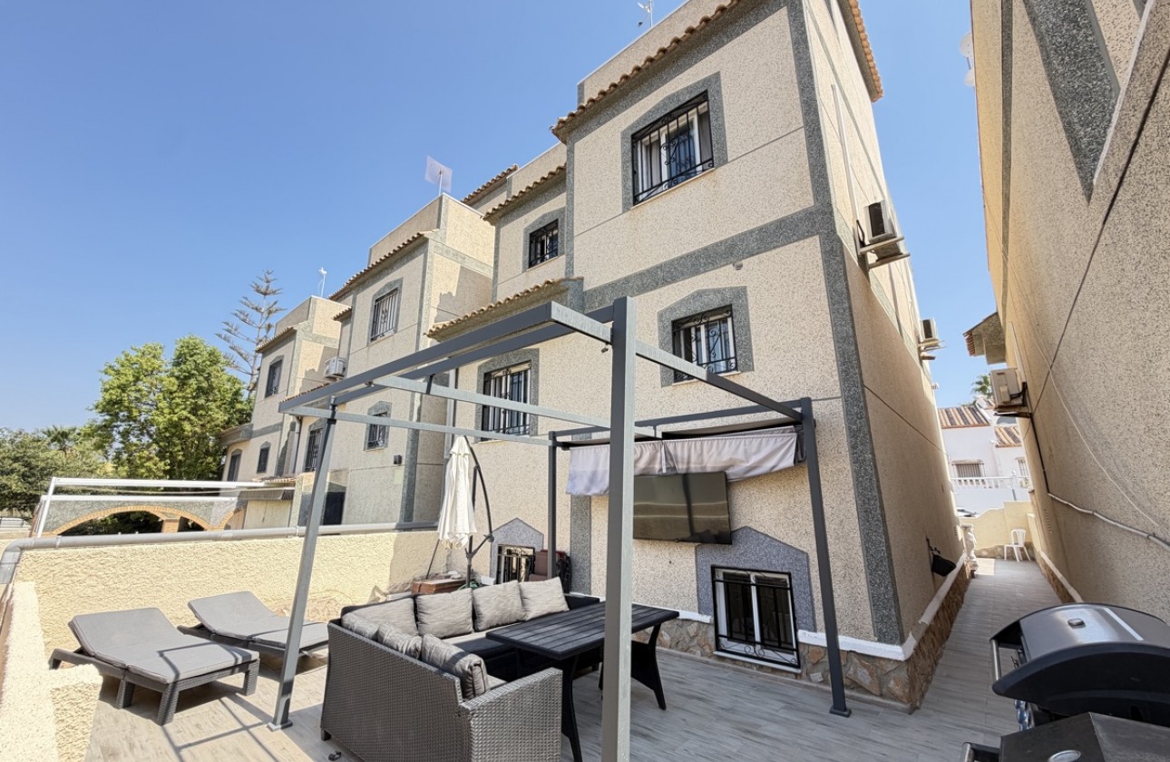Resale - Villa - Villamartin