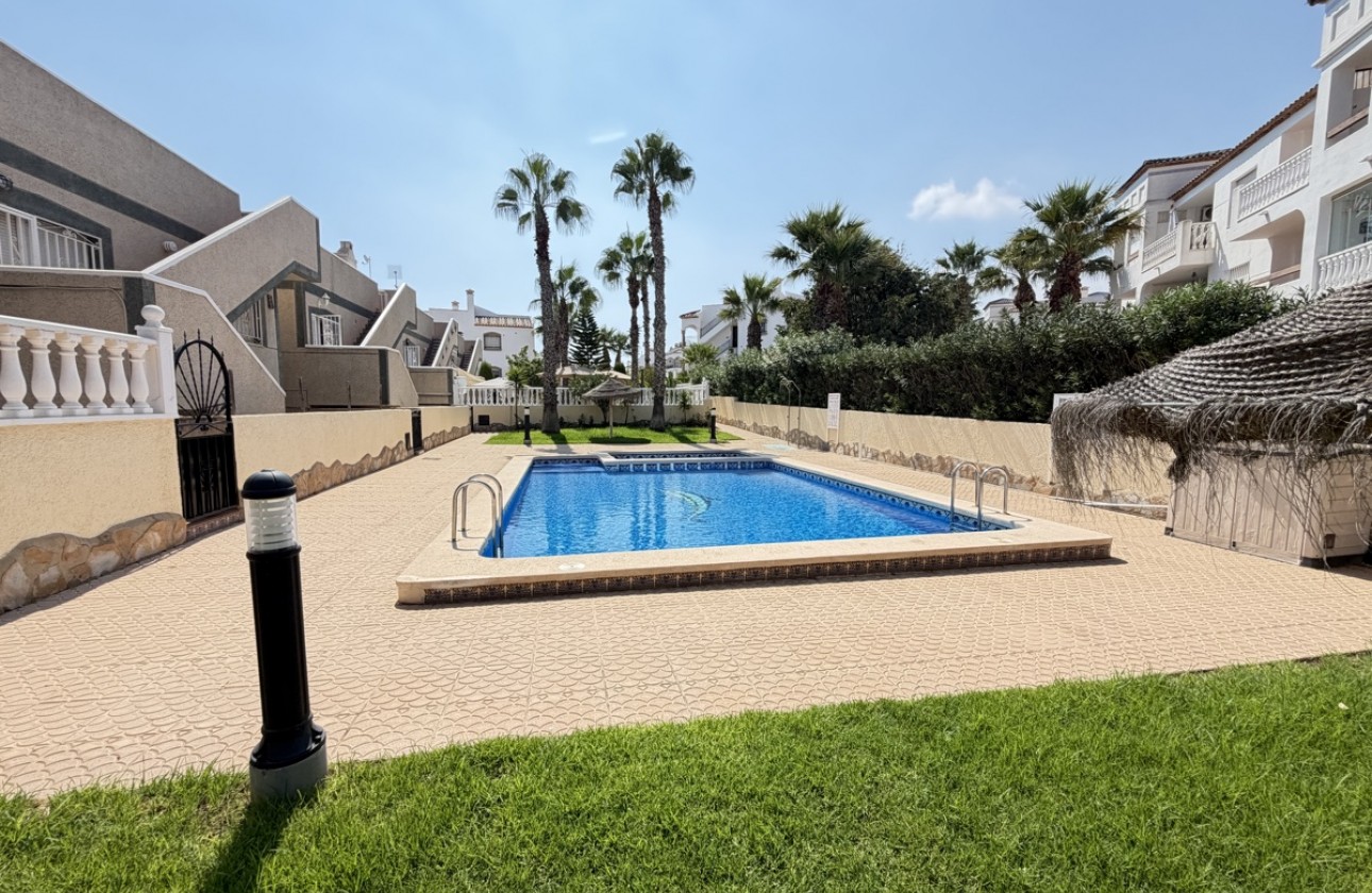 Resale - Villa - Villamartin