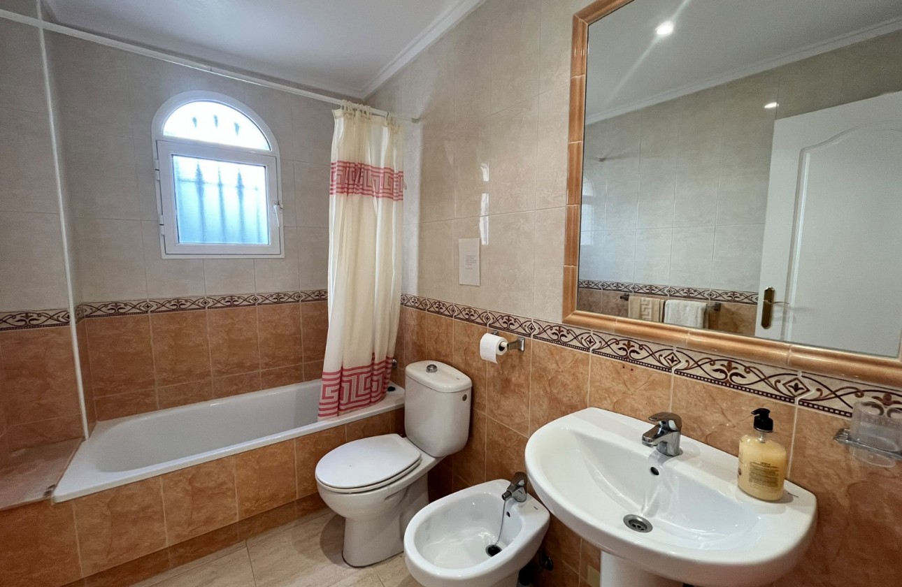 Resale - Quad House - Villamartin - PAU 8