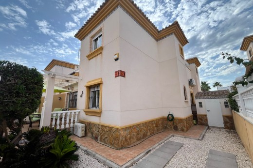 Resale - Quad House - Villamartin - PAU 8