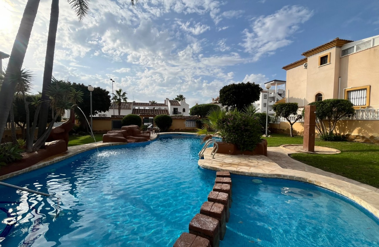 Resale - Quad House - Villamartin - PAU 8