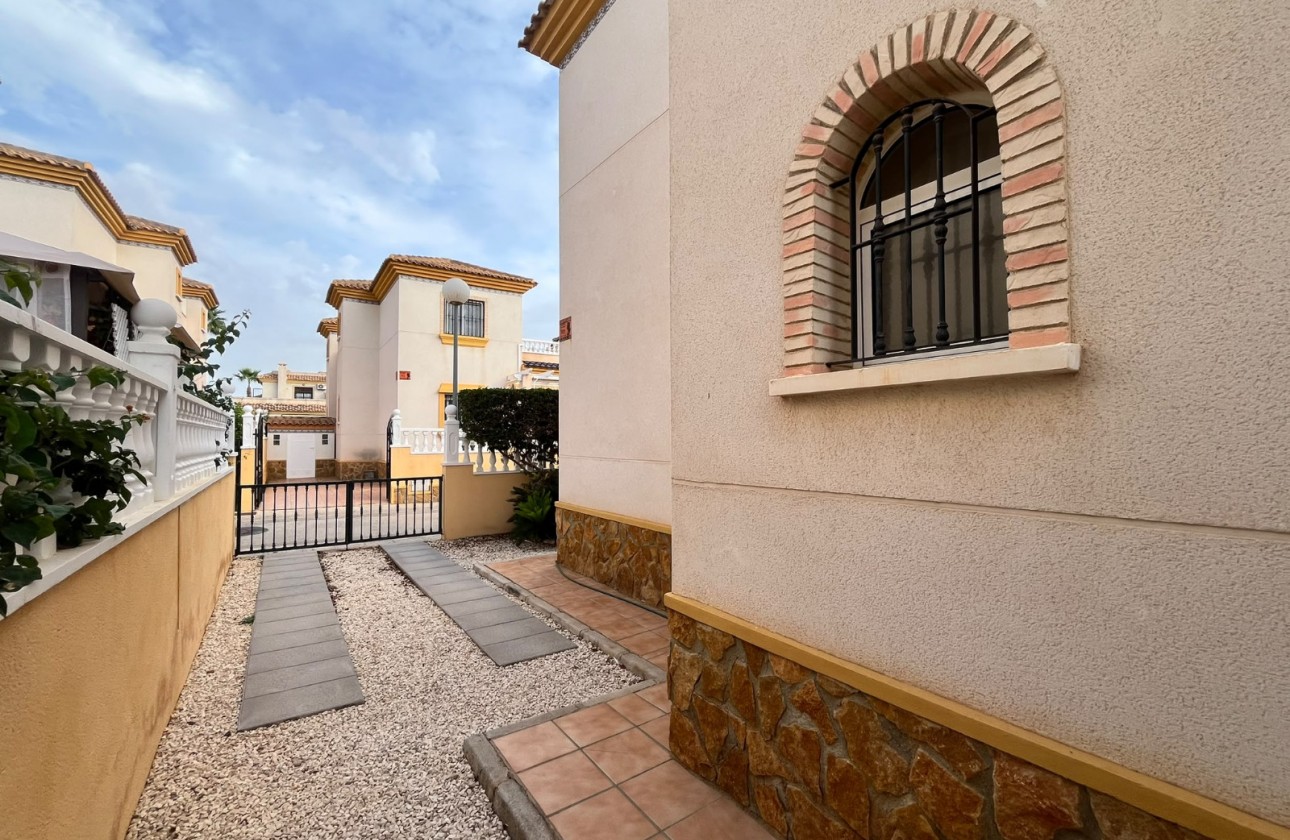 Resale - Quad House - Villamartin - PAU 8