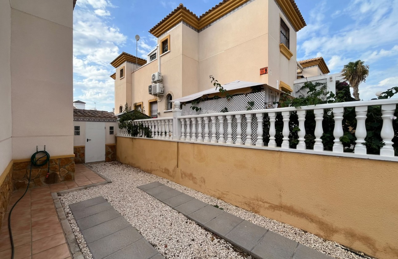 Resale - Quad House - Villamartin - PAU 8