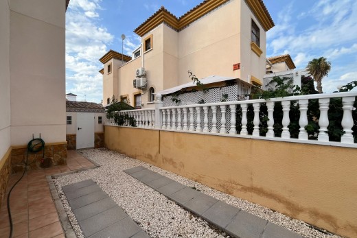 Resale - Quad House - Villamartin - PAU 8