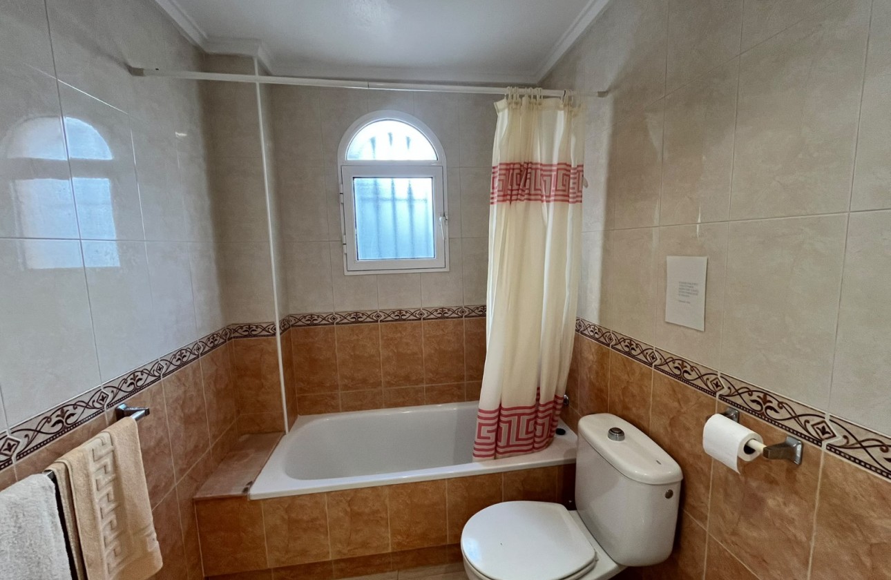 Resale - Quad House - Villamartin - PAU 8