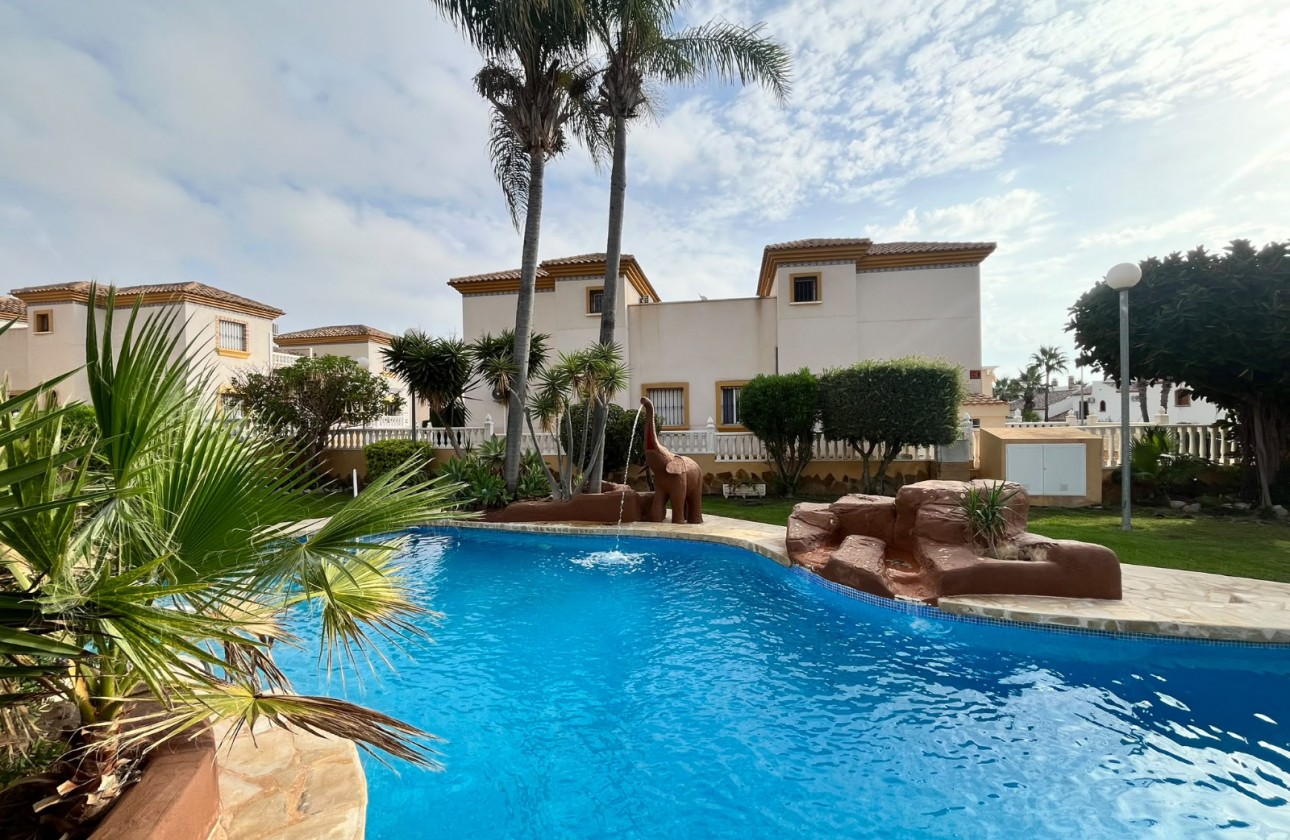 Resale - Quad House - Villamartin - PAU 8