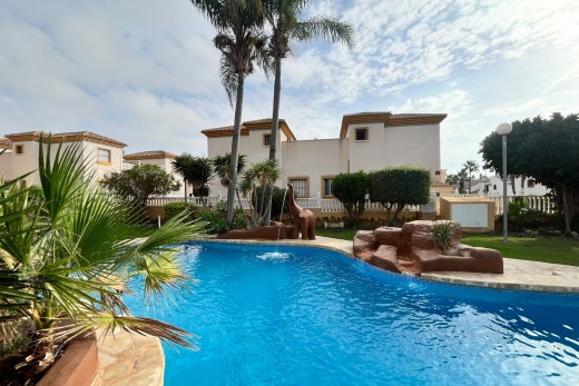 Resale - Quad House - Villamartin - PAU 8