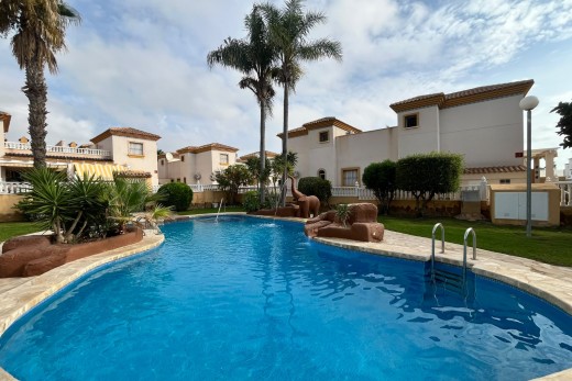 Resale - Quad House - Villamartin - PAU 8