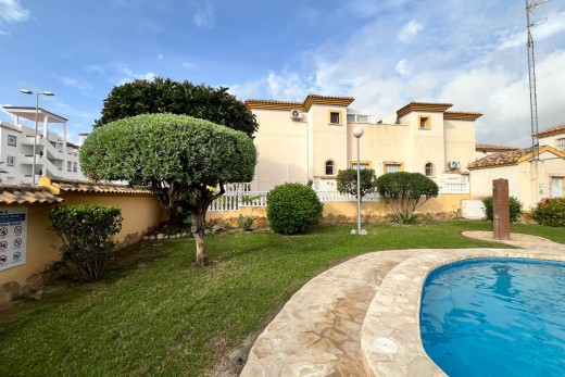 Resale - Quad House - Villamartin - PAU 8