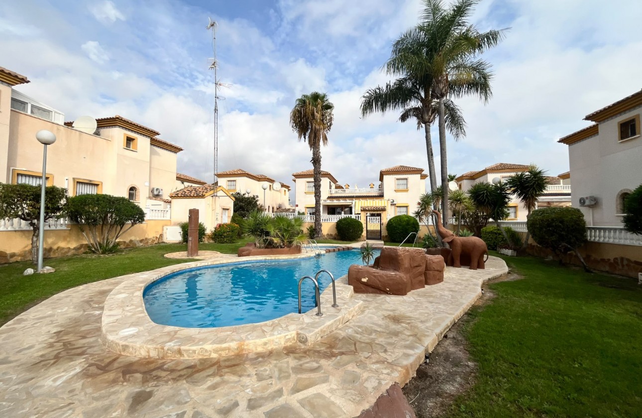 Resale - Quad House - Villamartin - PAU 8