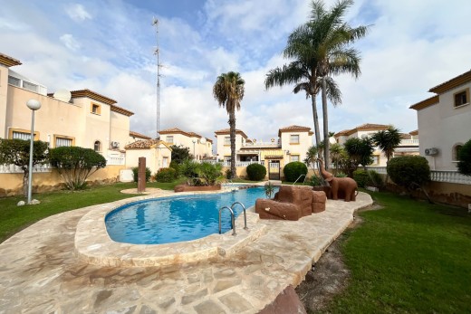 Resale - Quad House - Villamartin - PAU 8