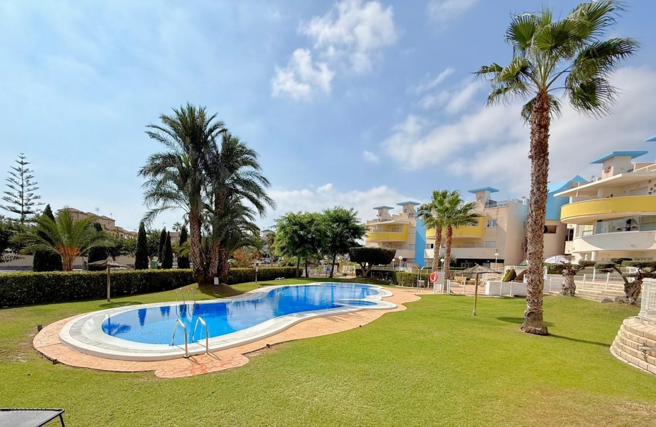 Resale - Apartament - Orihuela Costa - Villamartin