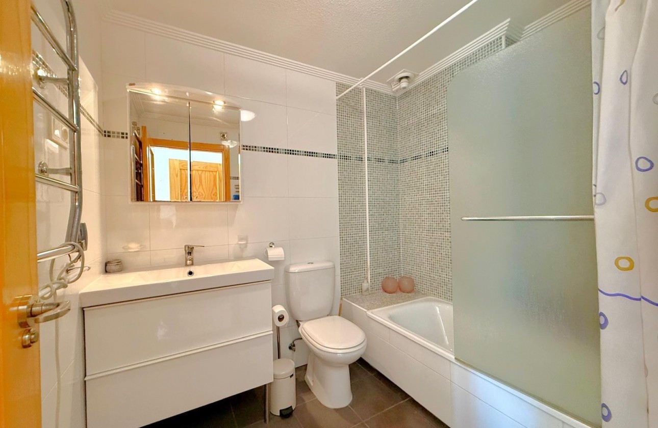 Resale - Apartament - Orihuela Costa - Villamartin