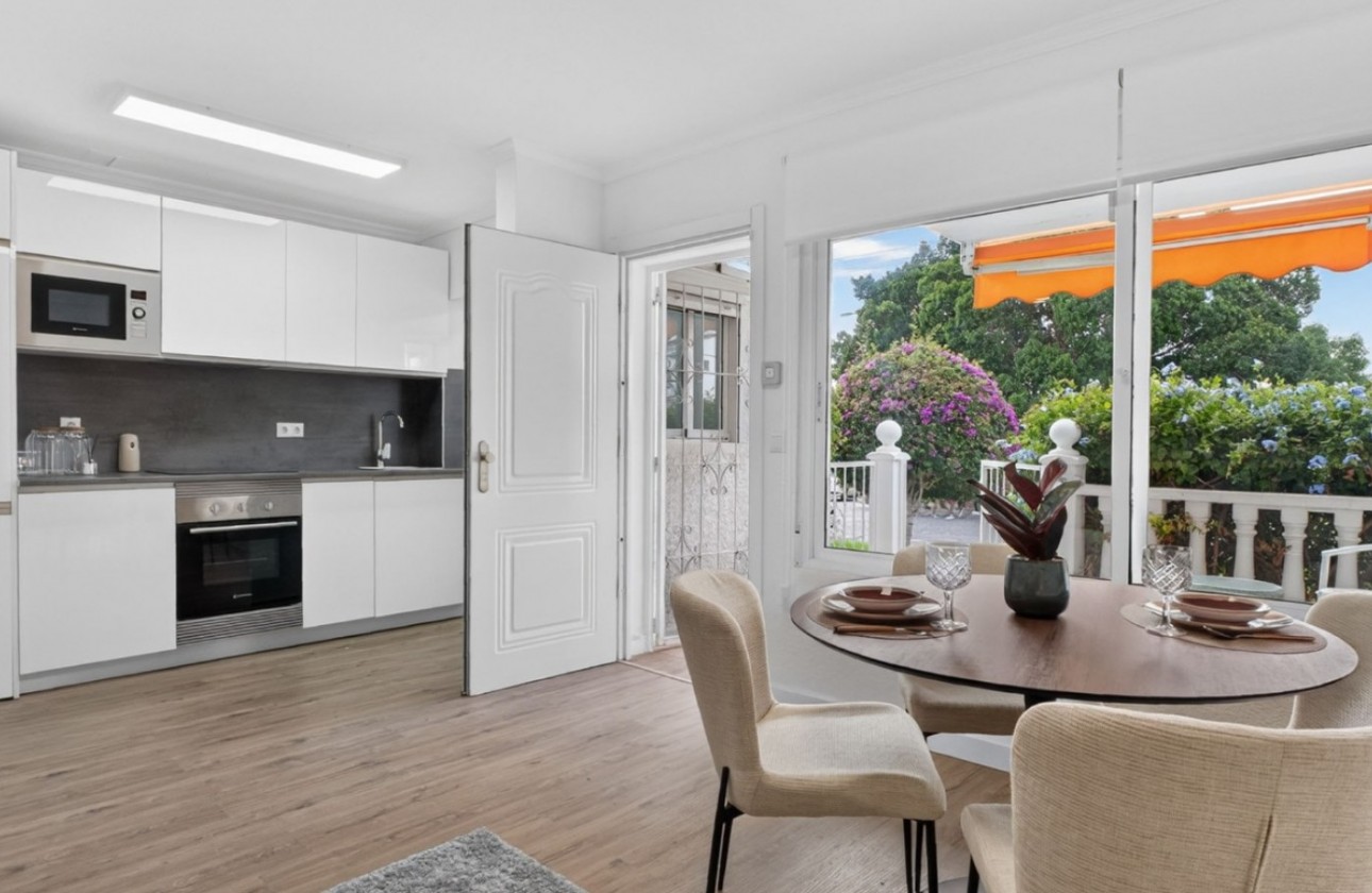 Resale - Apartment - Orihuela Costa - Villamartín