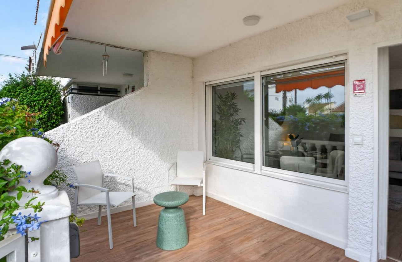 Resale - Apartment - Orihuela Costa - Villamartín