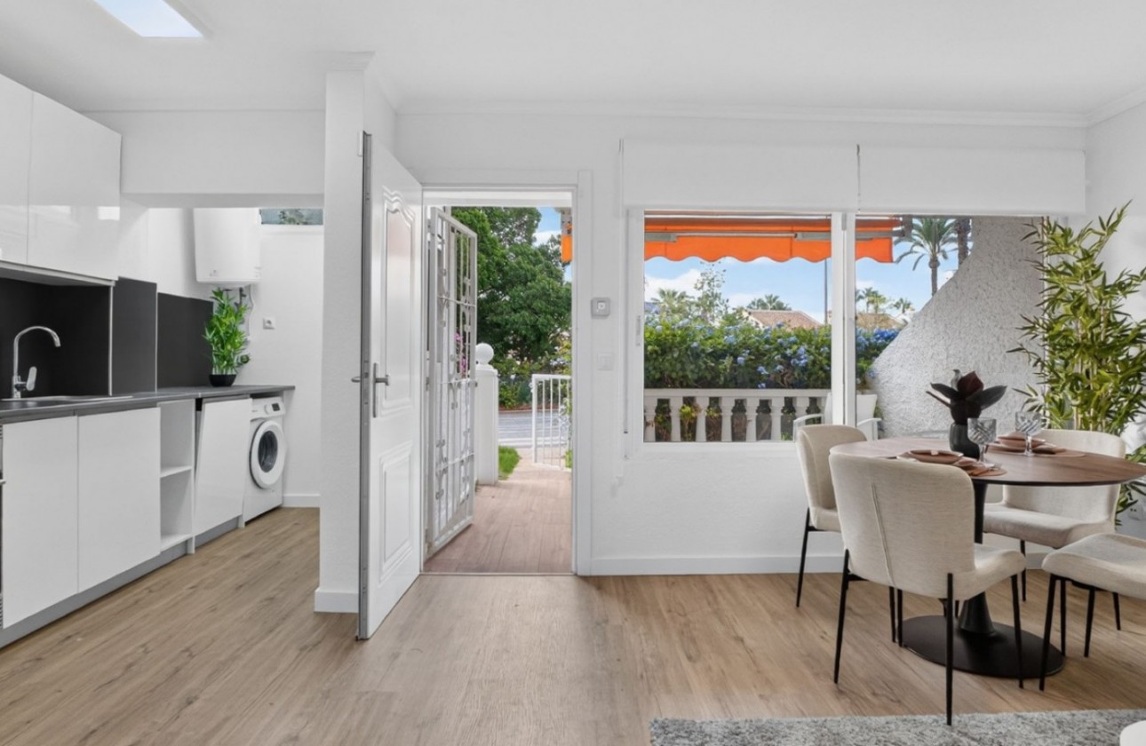 Resale - Apartment - Orihuela Costa - Villamartín