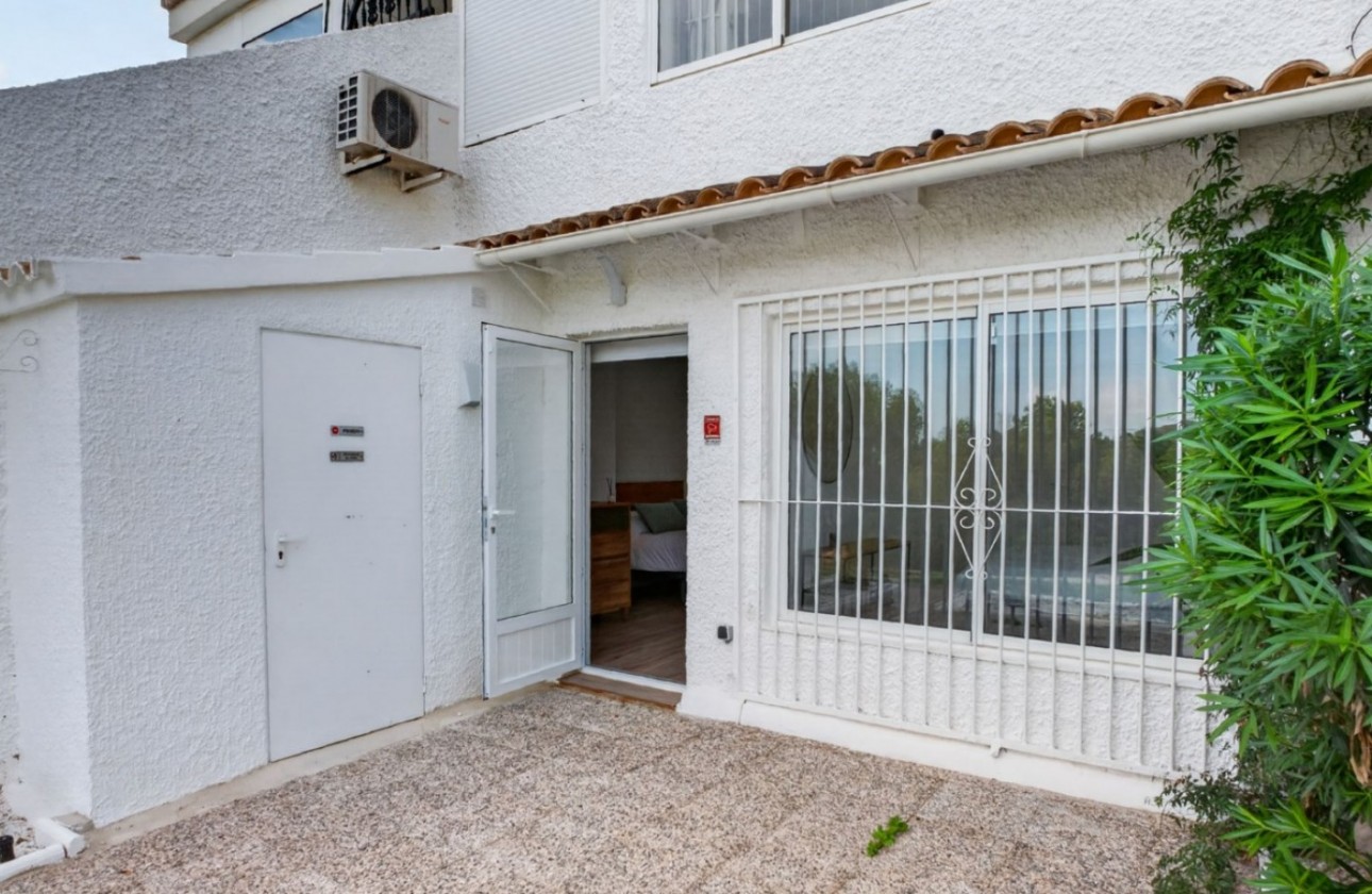 Resale - Apartment - Orihuela Costa - Villamartín