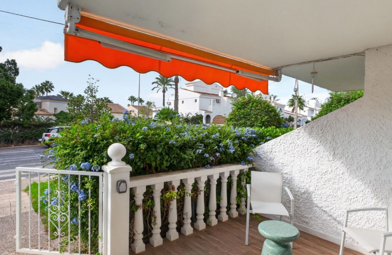 Resale - Apartment - Orihuela Costa - Villamartín