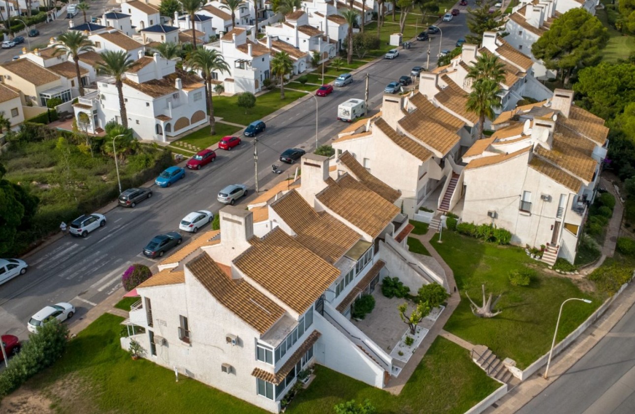 Resale - Apartment - Orihuela Costa - Villamartín