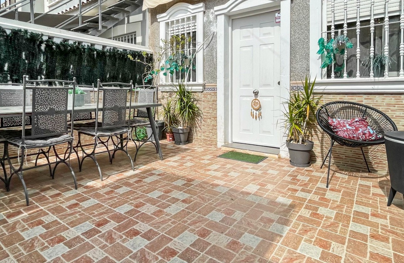 Resale - Bungalow - Torrevieja - La Siesta - El Salado -  Torreta
