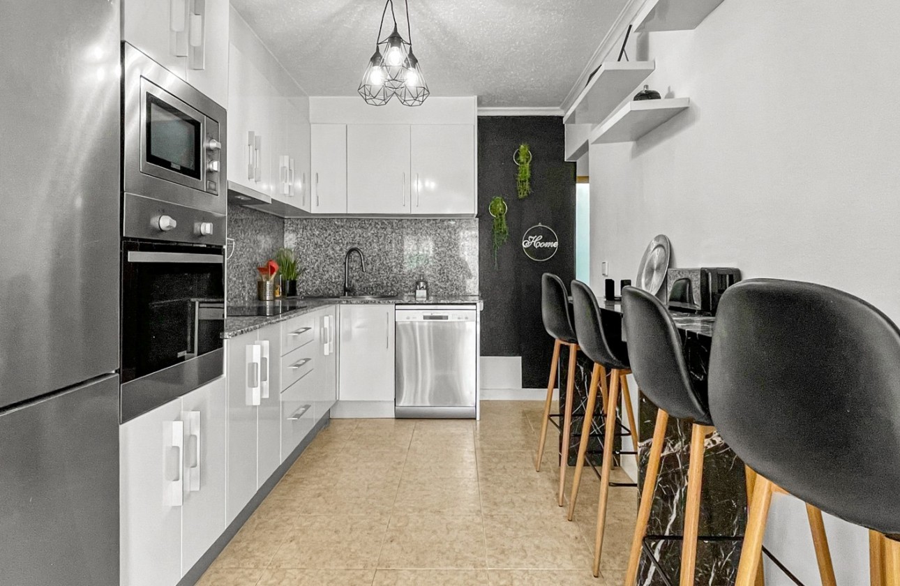 Resale - Bungalow - Torrevieja - La Siesta - El Salado -  Torreta