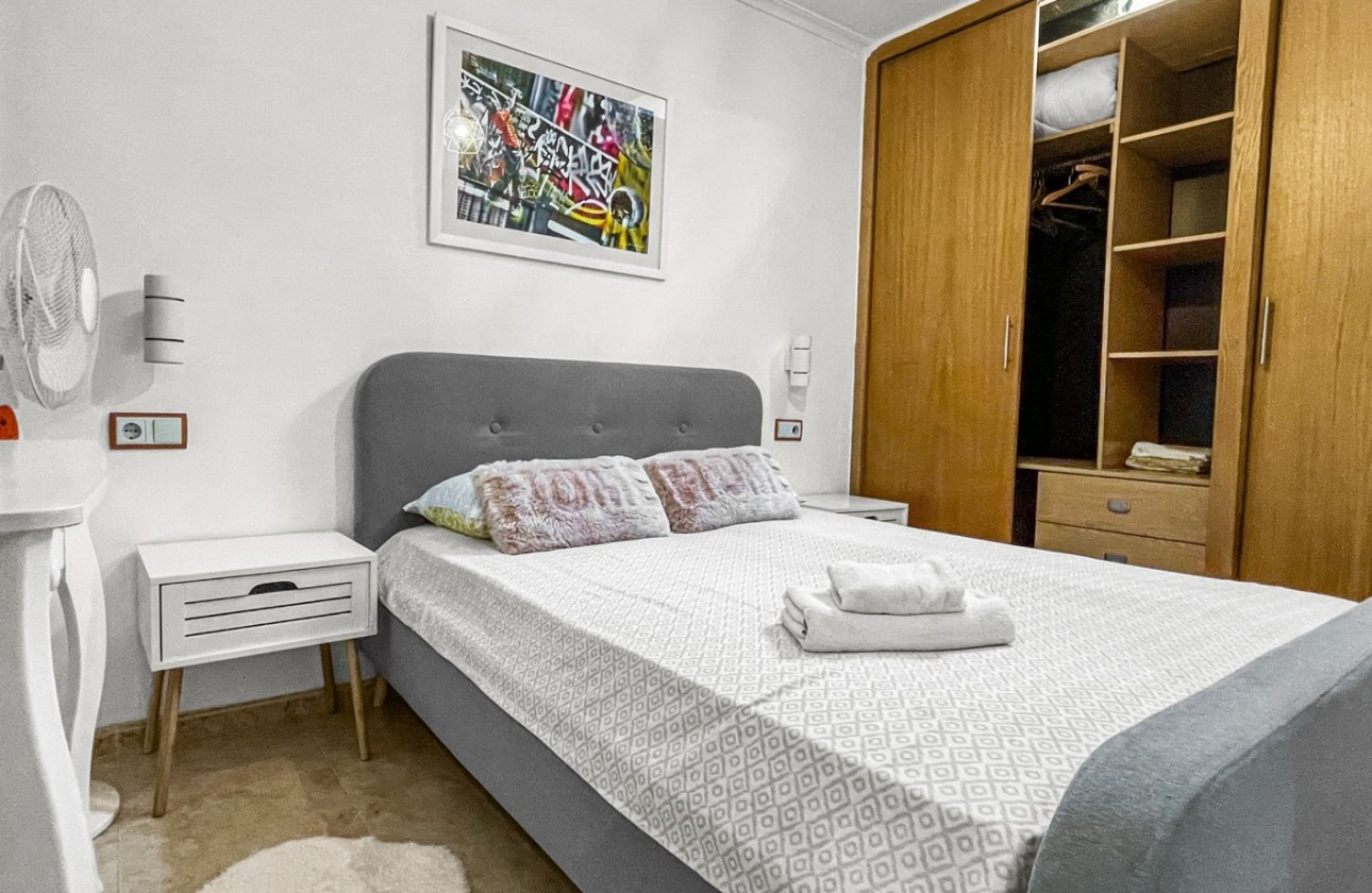 Resale - Bungalow - Torrevieja - La Siesta - El Salado -  Torreta