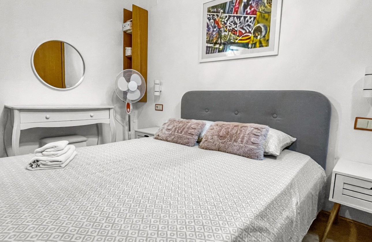 Resale - Bungalow - Torrevieja - La Siesta - El Salado -  Torreta