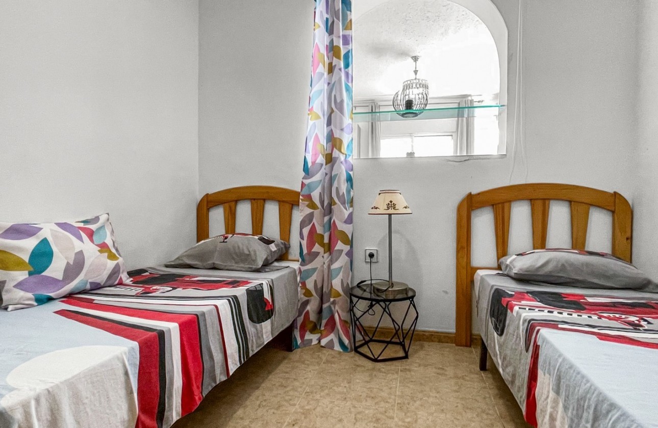 Resale - Bungalow - Torrevieja - La Siesta - El Salado -  Torreta