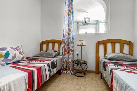 Resale - Bungalow - Torrevieja - La Siesta - El Salado -  Torreta