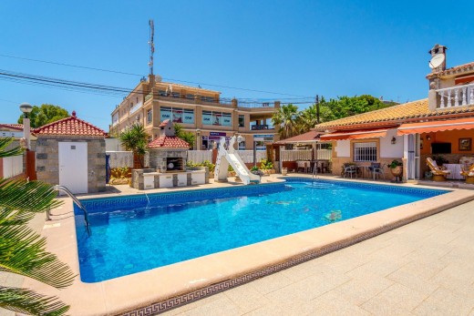 Resale - Villa - Orihuela Costa - Campoamor