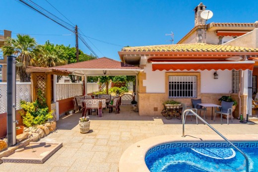 Resale - Villa - Orihuela Costa - Campoamor