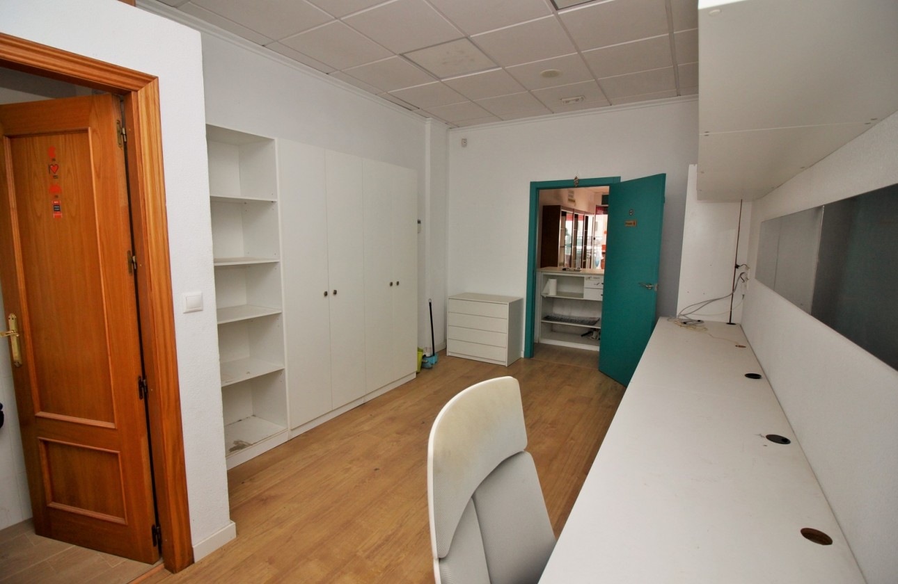 Resale - commercial - Villamartin