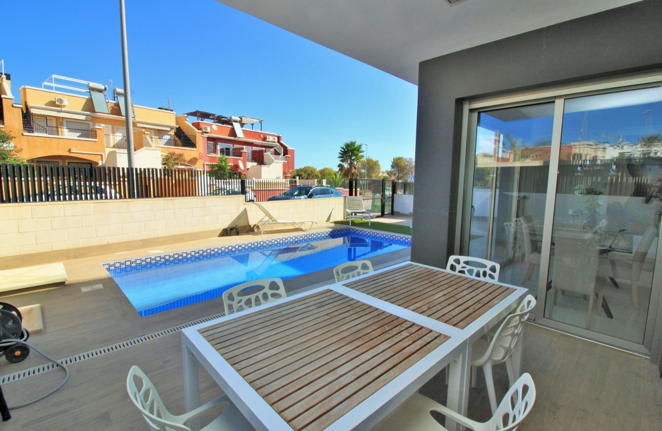 Resale - Villa - Villamartin