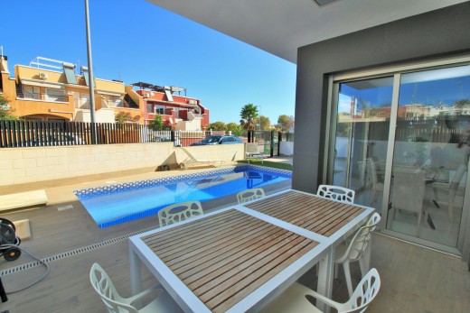 Resale - Villa - Villamartin