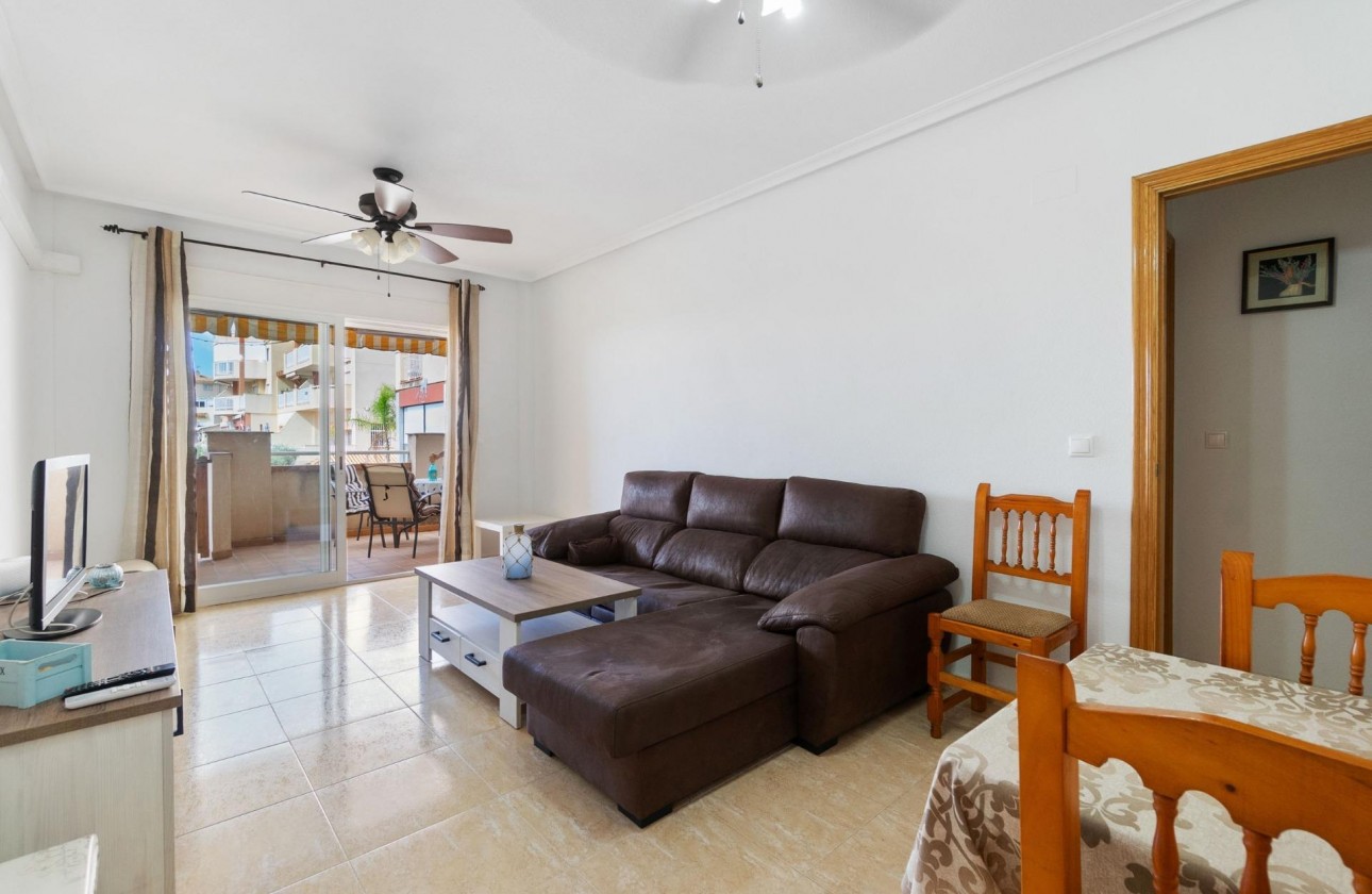 Resale - Apartment - Orihuela Costa - Campoamor