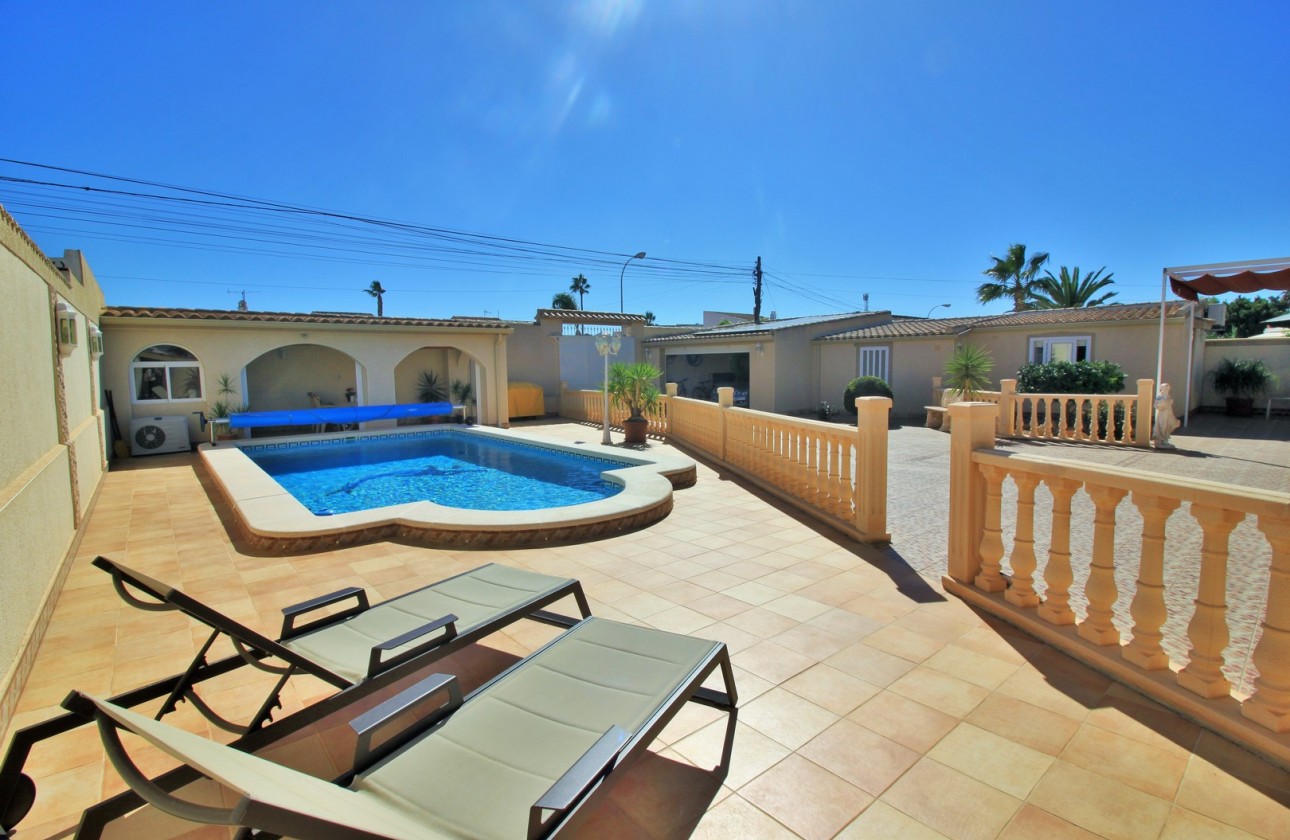 Resale - Villa - Torrevieja - La Siesta