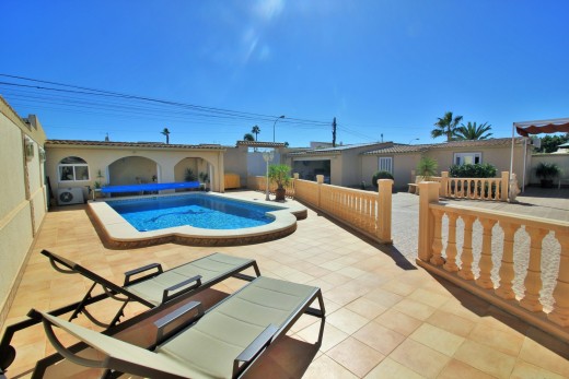 Resale - Villa - Torrevieja - La Siesta