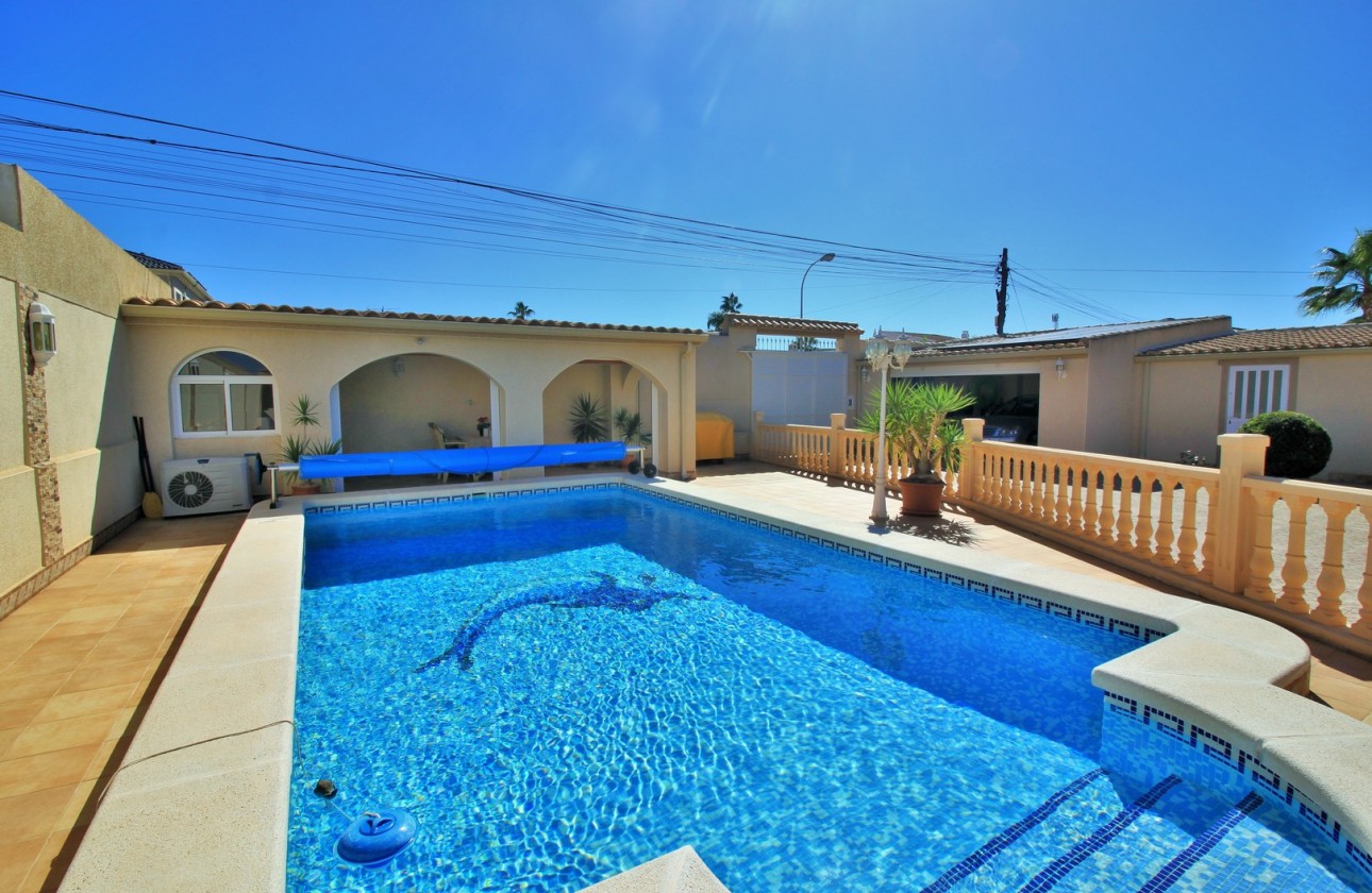 Resale - Villa - Torrevieja - La Siesta