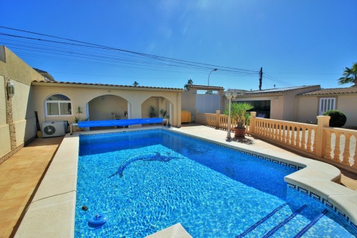 Resale - Villa - Torrevieja - La Siesta