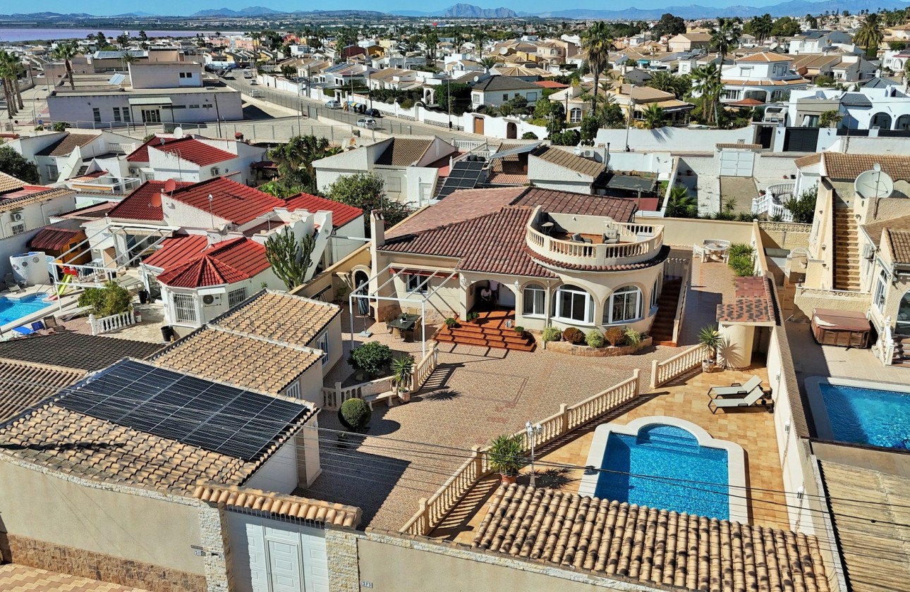 Resale - Villa - Torrevieja - La Siesta