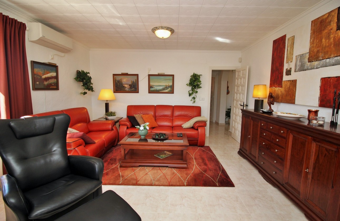 Resale - Villa - Torrevieja - La Siesta