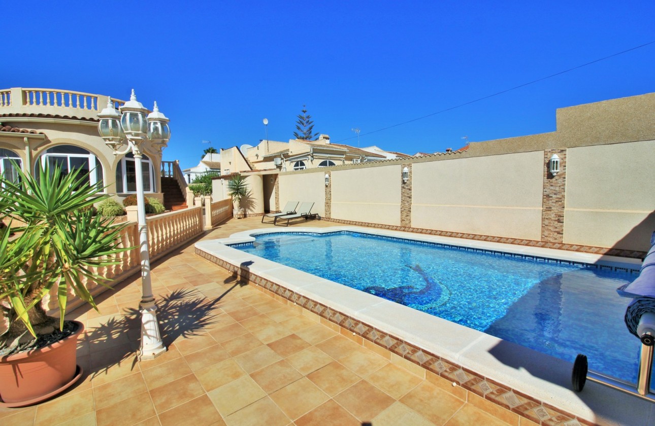 Resale - Villa - Torrevieja - La Siesta