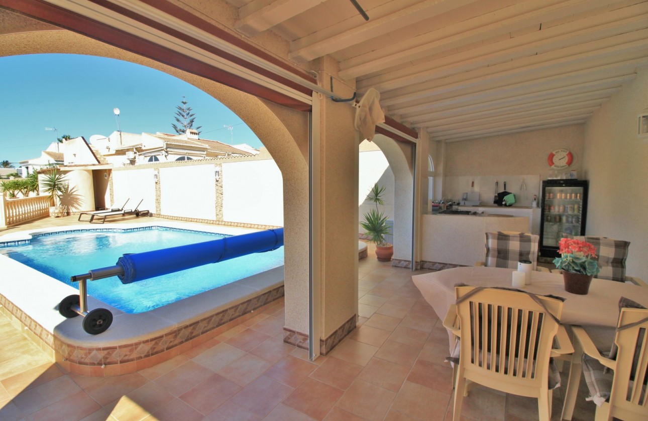 Resale - Villa - Torrevieja - La Siesta