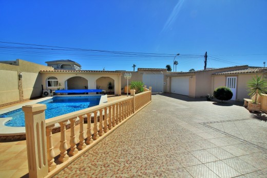 Resale - Villa - Torrevieja - La Siesta