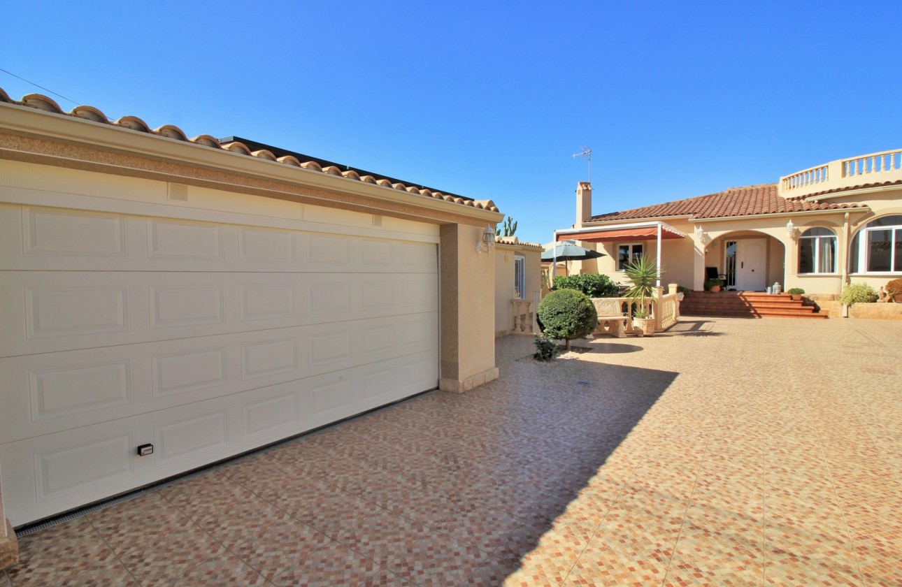 Resale - Villa - Torrevieja - La Siesta